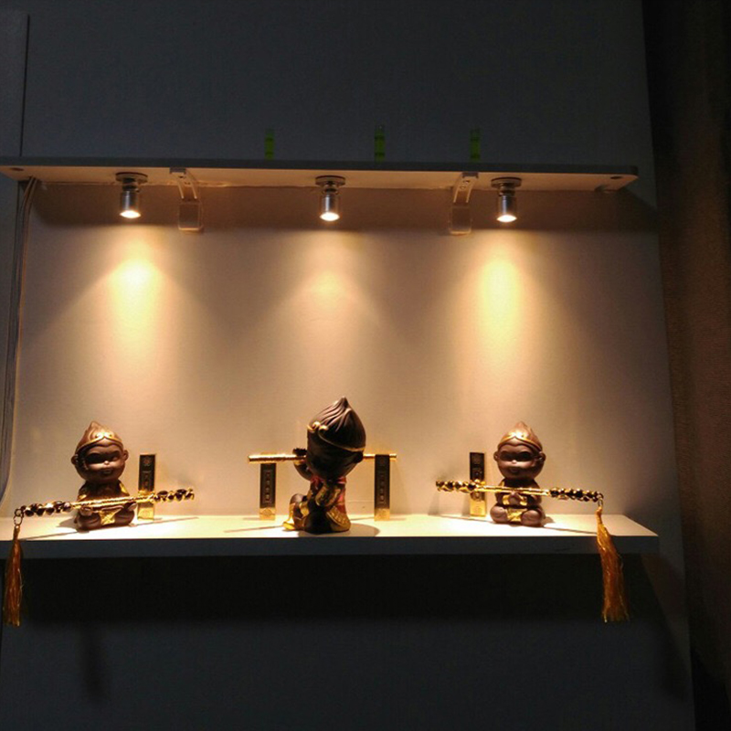 LED USB 5V 調光可能なキャビネットライトダウンライ - Model Kit Display Case のレビューと価格